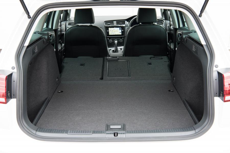 Багажник Volkswagen Golf Alltrack 2017 года  (UK) (фото 24 из 33)